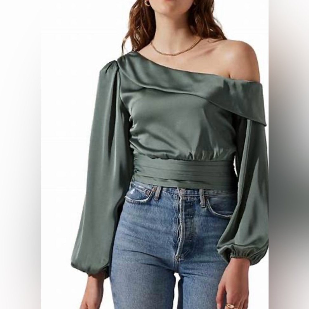 ASTR the Label One Shoulder Satin Cropped Blouse Sage Green Women's large NWT